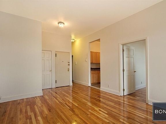3rd image of 3148 Steinway St APT 4