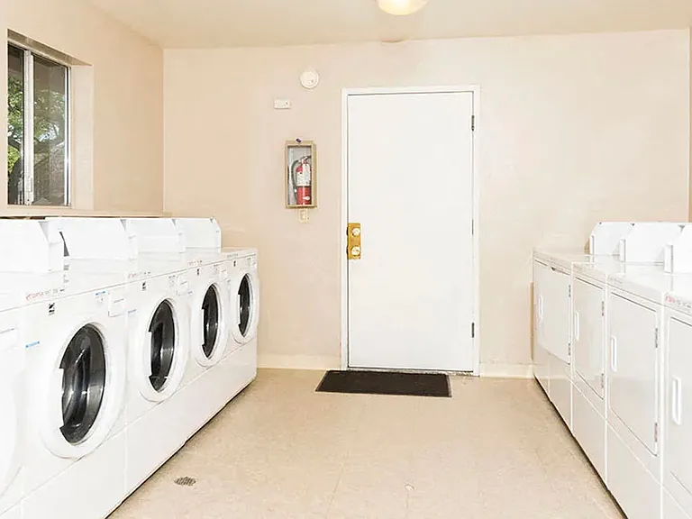 Americana Apartments — Photo 20