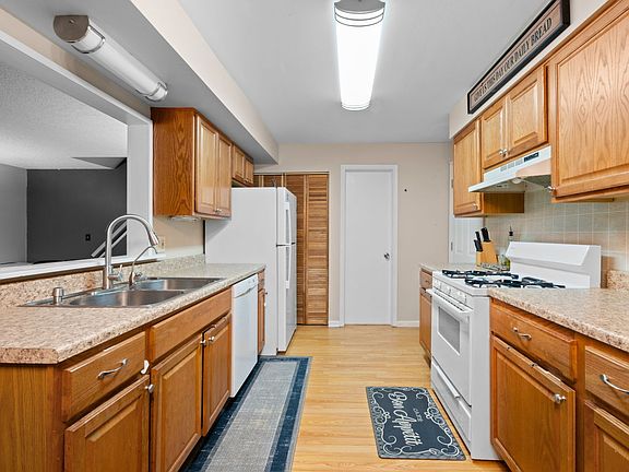 5th image of 19504 115th Ave Unit B