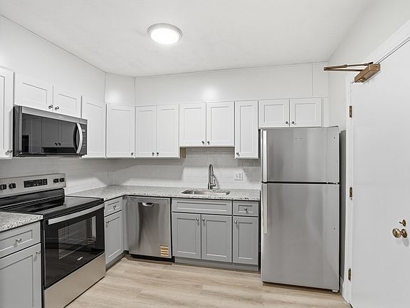 2nd image of 11 Davis Rd APT A5