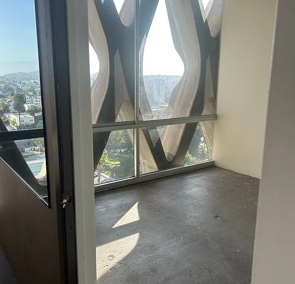 2404 Wilshire Blvd #11D — Photo 4
