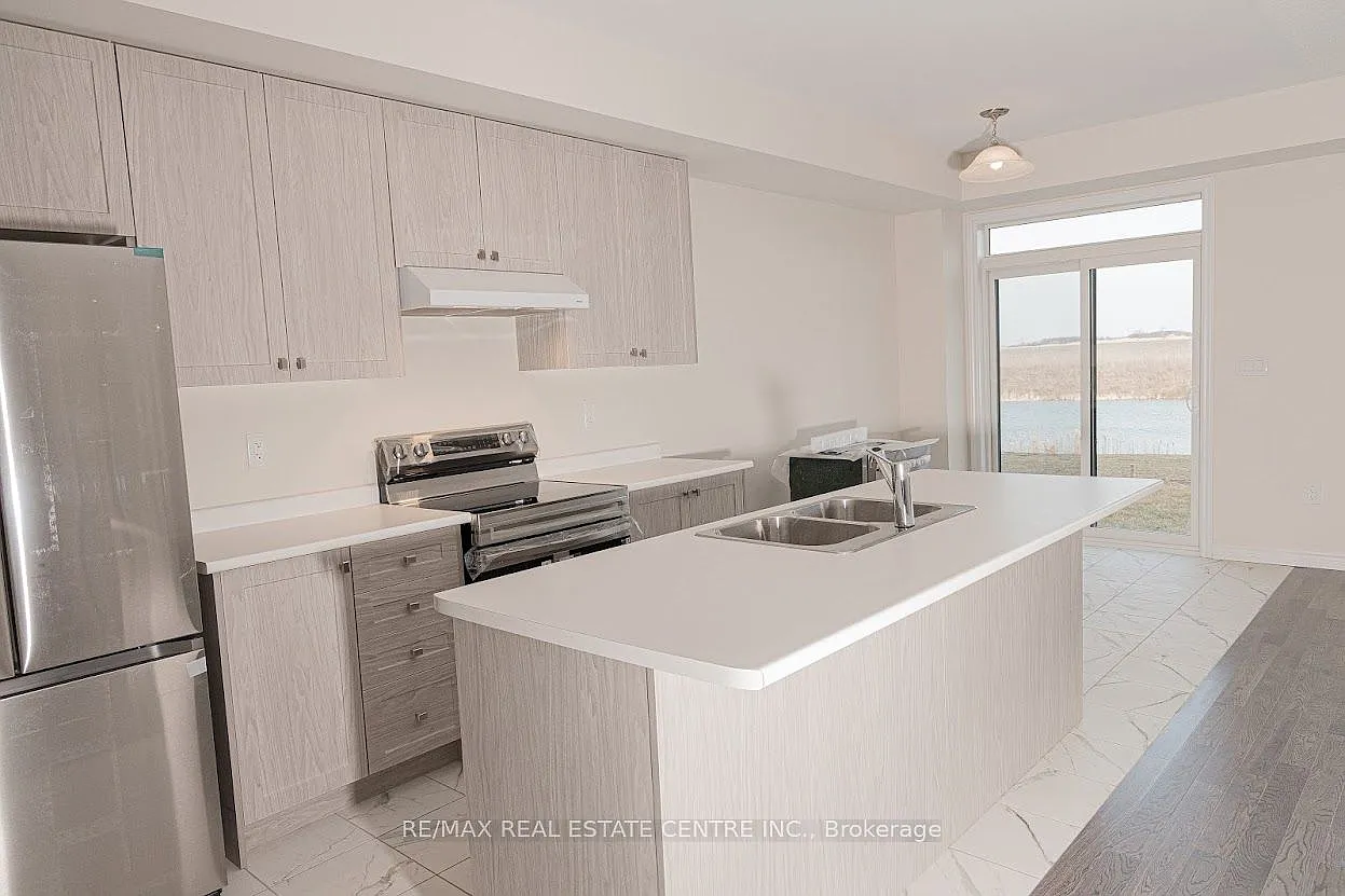 3 bed, $2,595 — Photo 4