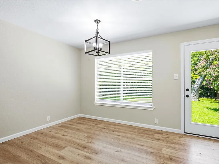 1006 N Grant Dr — Photo 2