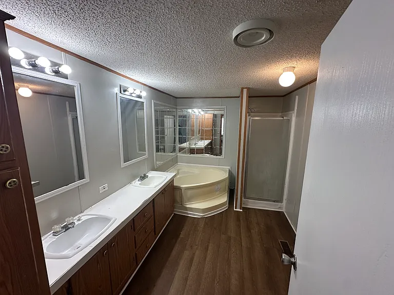 54 Eisler Dr — Photo 3