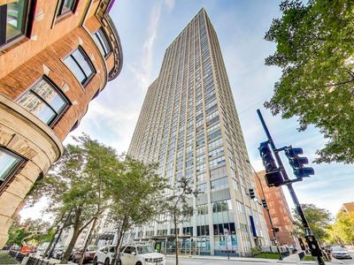 655 W Irving Park Rd APT 3802, Chicago, IL, 60613