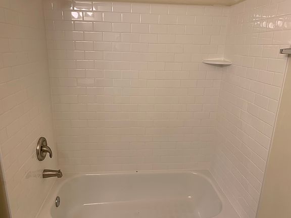 3rd image of 46859 Rogers Dr