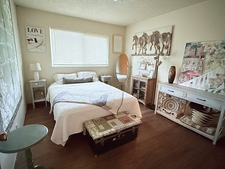 1320 Redwood Ln — Photo 6