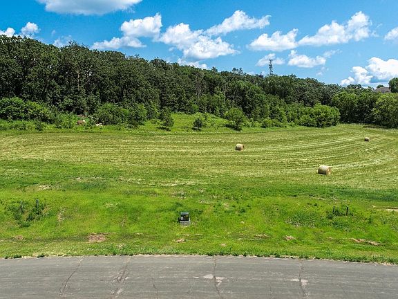 3rd image of 1018 Golfview Dr