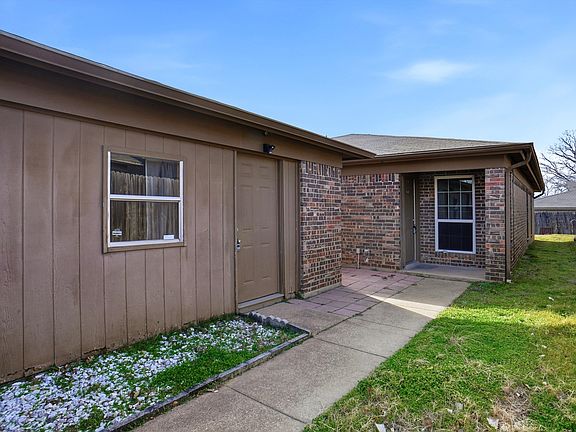 2nd image of 10259 Aurora Dr
