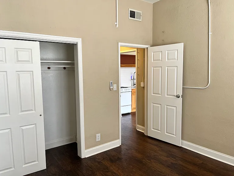 311 W Ashley St #205 — Photo 6