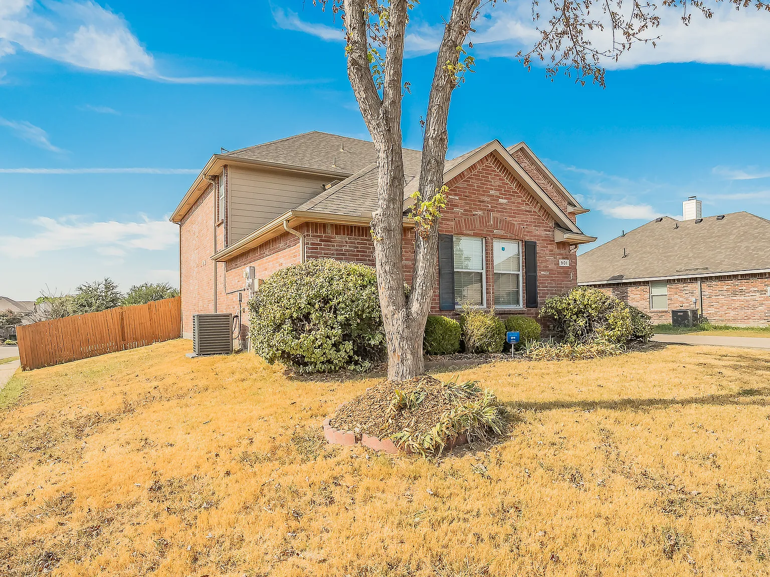 5 bed, 2.5 bath, 2972 sqft, $2,560 — Photo 3
