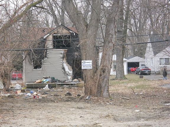 3rd image of 15487 Hazelton St