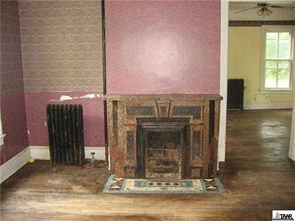 4th image of 300 Linn St