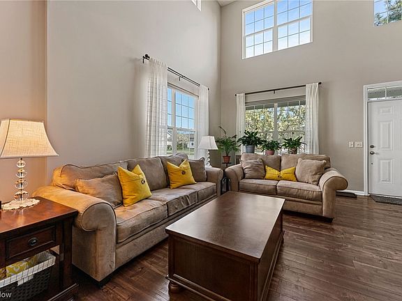 3rd image of 38779 Renwood Ave