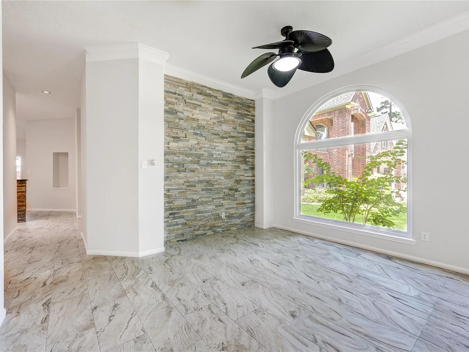 3 bed, 2.0 bath, 2168 sqft, $2,800 — Photo 4