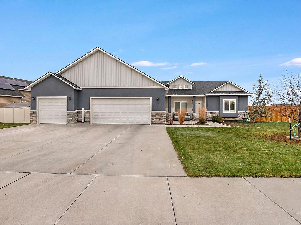 1st image of 221 Glacier Meadows Way