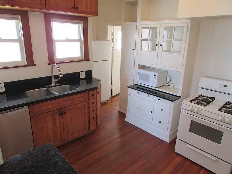 2213 Ocean Ave — Photo 8