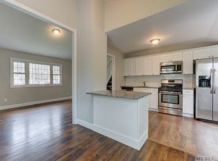 4 Meehan Ln, Coram, NY 11727
