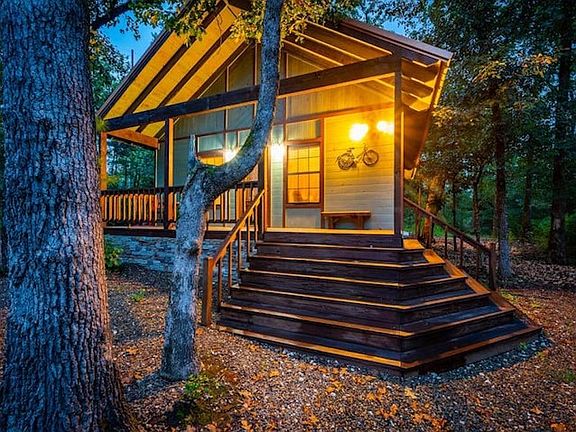 3rd image of 33 Paradise Ln