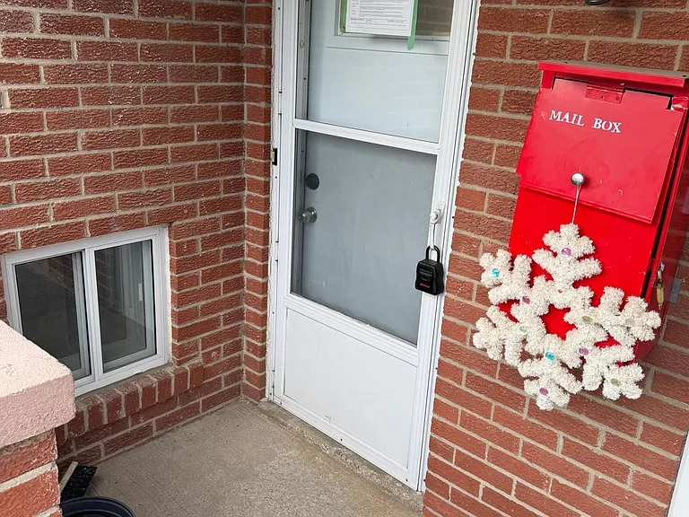 33 Prouse Dr — Photo 3