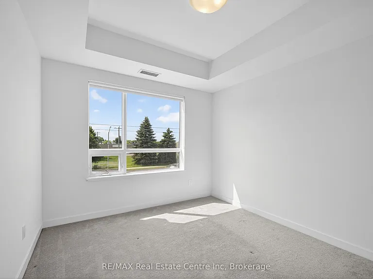 251 Northfield Dr E — Photo 21