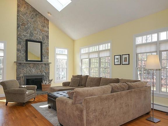 3rd image of 43 Berkshire St