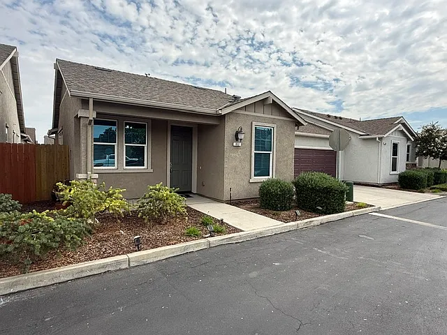 852 Castellona Dr