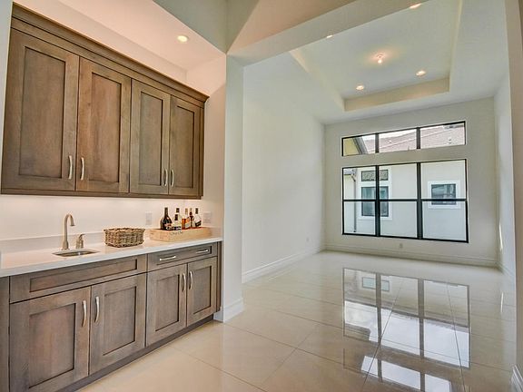 5th image of 16793 Pierre Cir