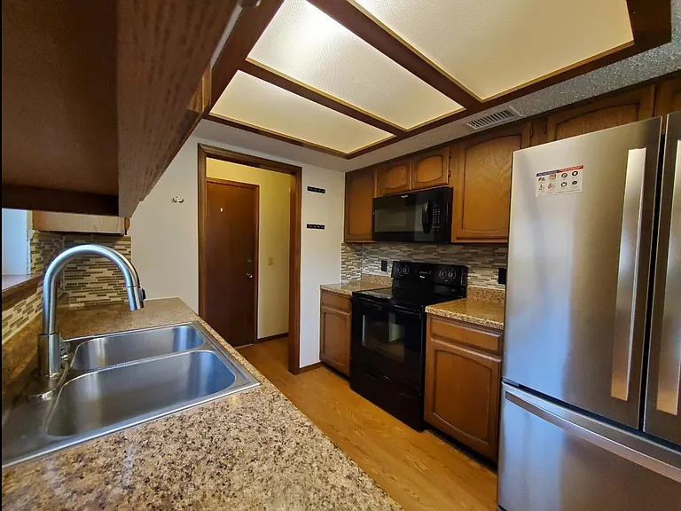 1108 W Durham St S — Photo 2
