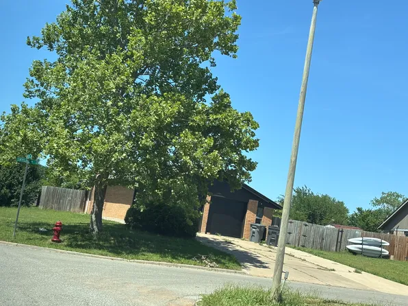 333 NE Skyline Cir, Lawton, OK 73507