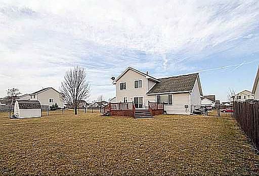 3rd image of 185 SE Crabapple Dr
