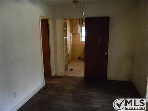 3rd image of 707 W 4th Ave