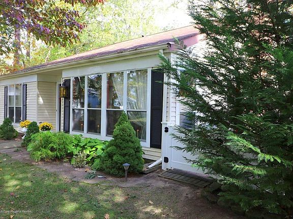 3rd image of 736A Chatham Ln #A