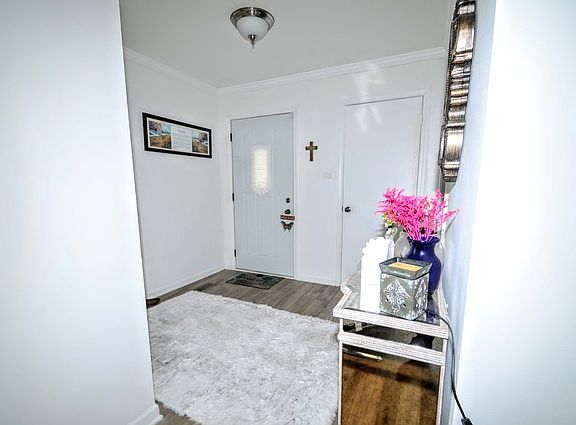 4th image of 17518 Oakwood Dr