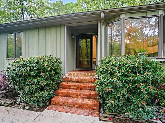 3rd image of 109 Canterbury Ln