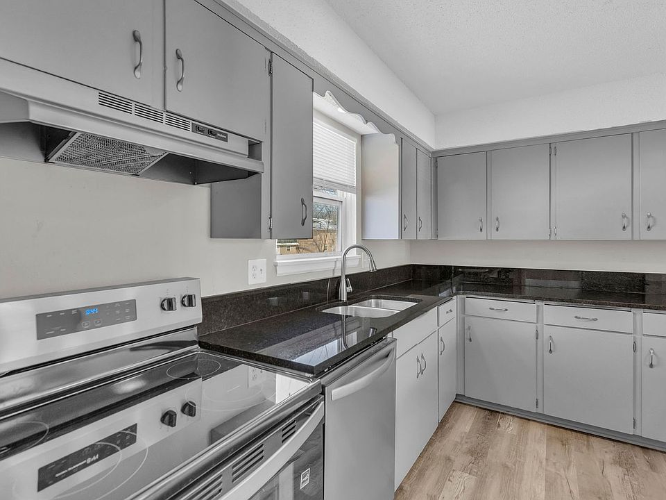 1st image of 218 E Hargis St #B