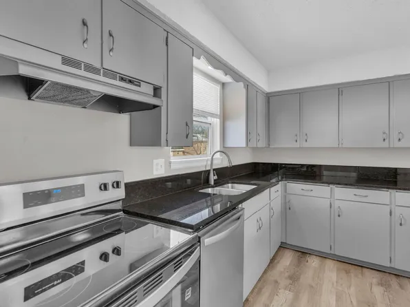 218 E Hargis St #B, Belton, MO 64012