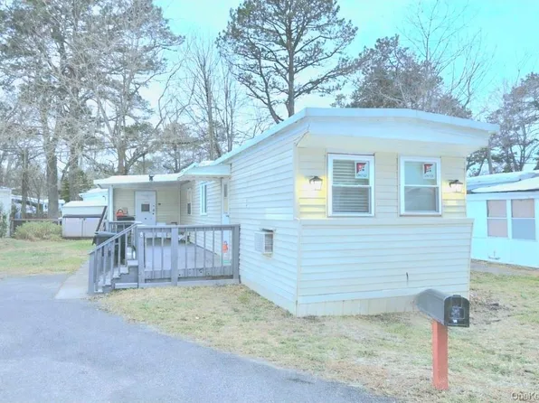 525 Riverleigh Ave #C7, Riverhead, NY 11901