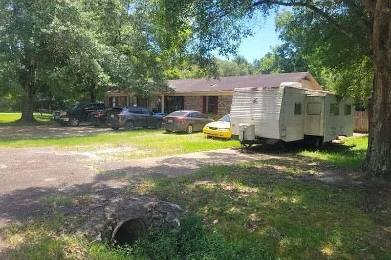 1st image of 1005 Alvarez Dr