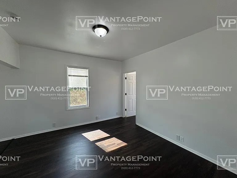 213 E Green Bay St #B — Photo 5