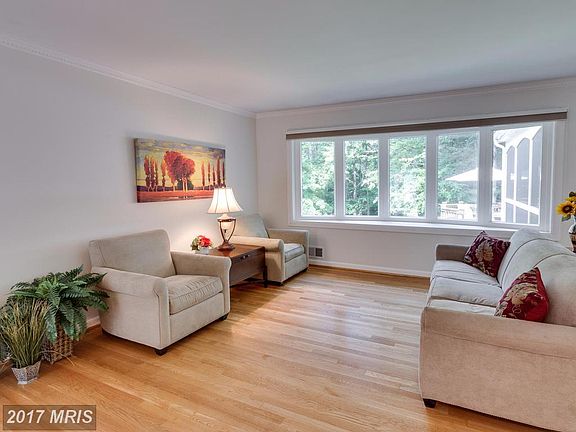 5th image of 3210 Barbara Ln