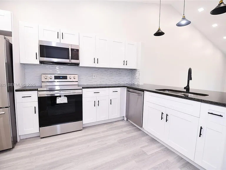 2315 SW 22nd Ave #2020 — Photo 1