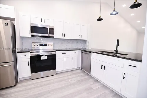 2315 SW 22nd Ave #2020 Photo 1