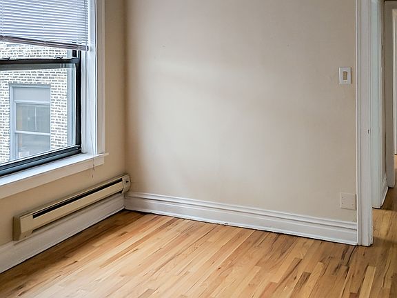 3rd image of 621 1/2 W Melrose St #G3