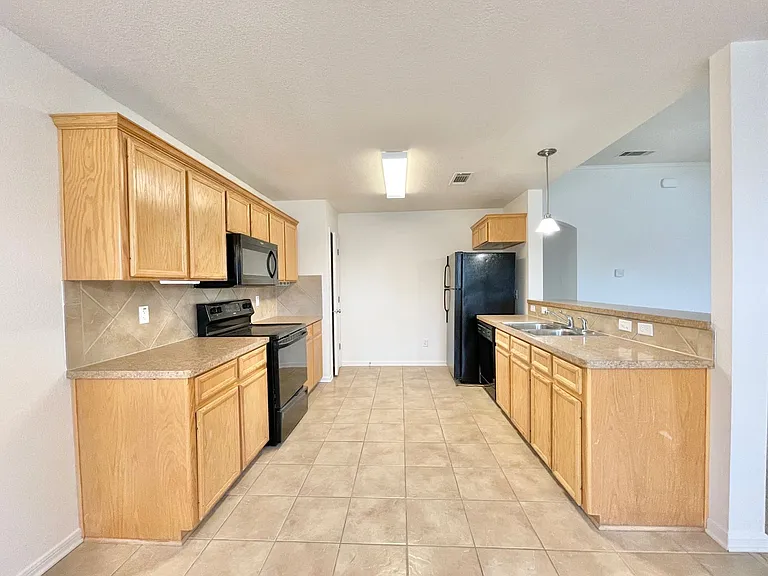 3709 Salt Fork Dr — Photo 6