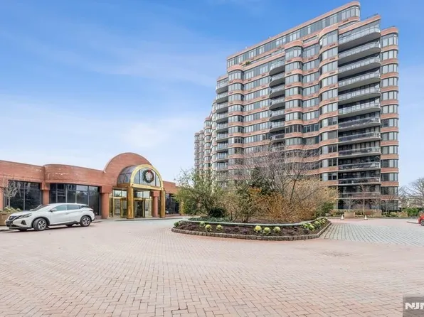 100 Carlyle Dr #S14m, Cliffside Park, NJ 07010
