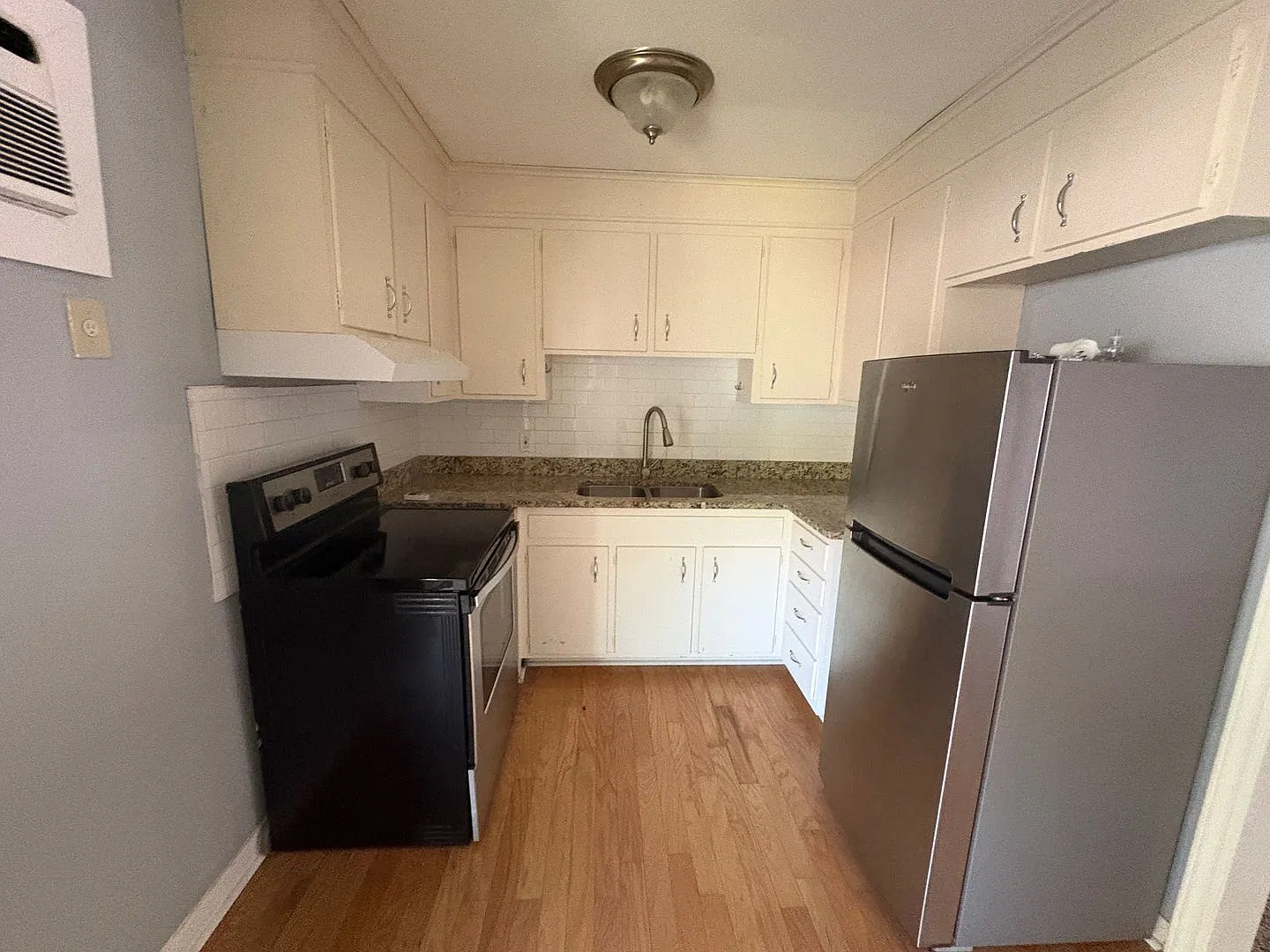 Spacious 1-Bedroom in Cotswold! — Photo 3