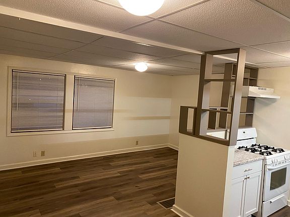 Kitchen area looking into Livingroom