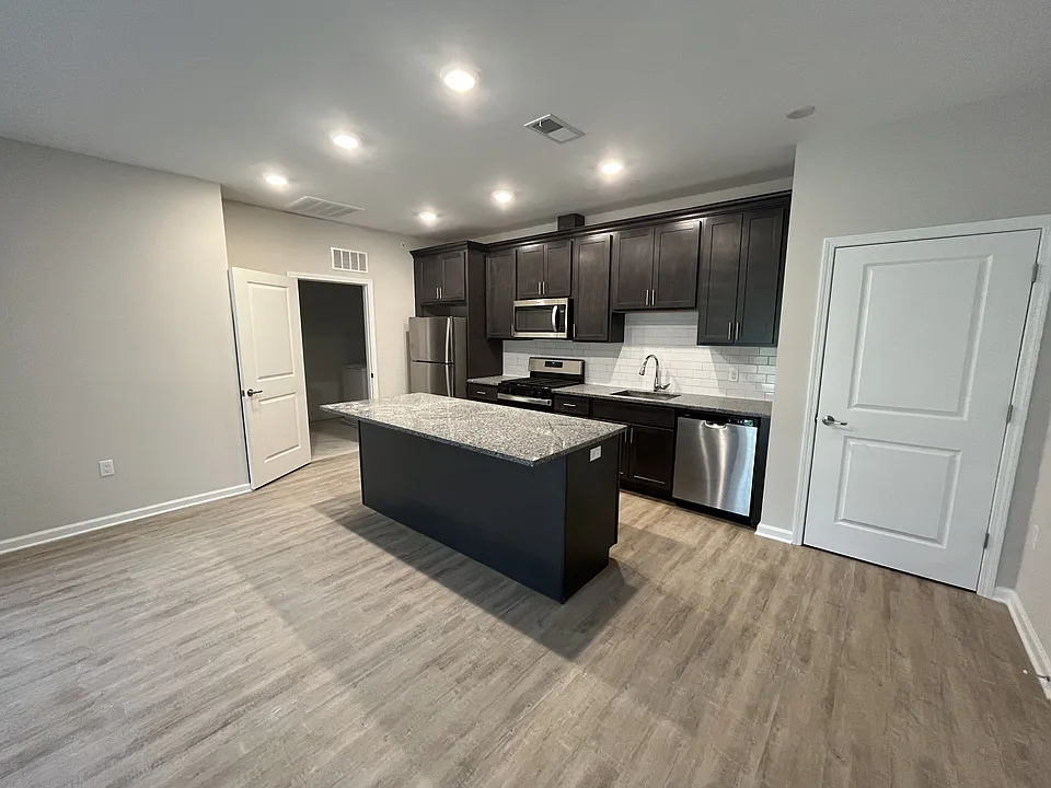 214 Tower Ridge Circlebuilding #200