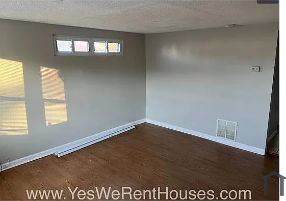 2 bed, 1024 sqft, $1,600 — Photo 2